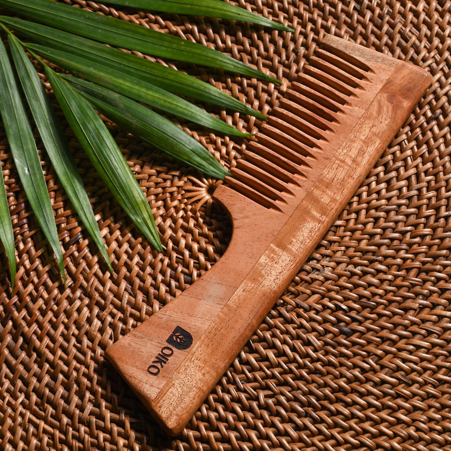 Neem wood Hair comb with handle - OIKO